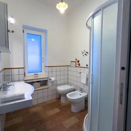 Villa Ponente Con Terrazza Vista Mare E Parcheggio Interno Marittima