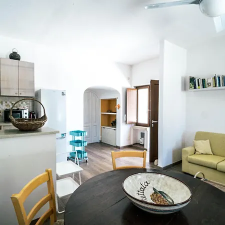 Ponente Con Terrazza Vista Mare E Parcheggio Interno *