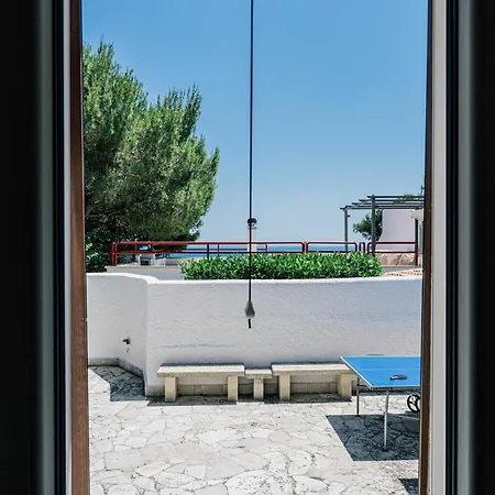 Ponente Con Terrazza Vista Mare E Parcheggio Interno *